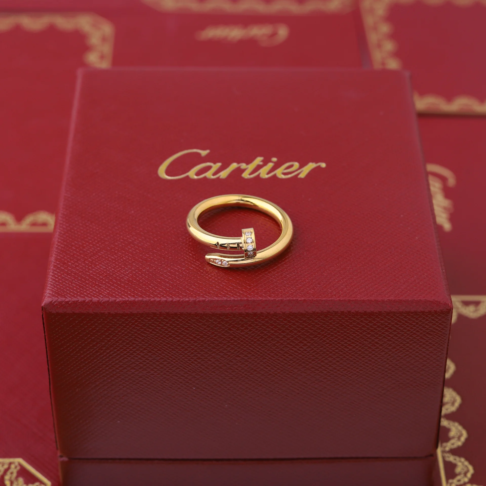 خاتم كارتير مسمار زركون فضي او ذهبي  - Cartier Ring