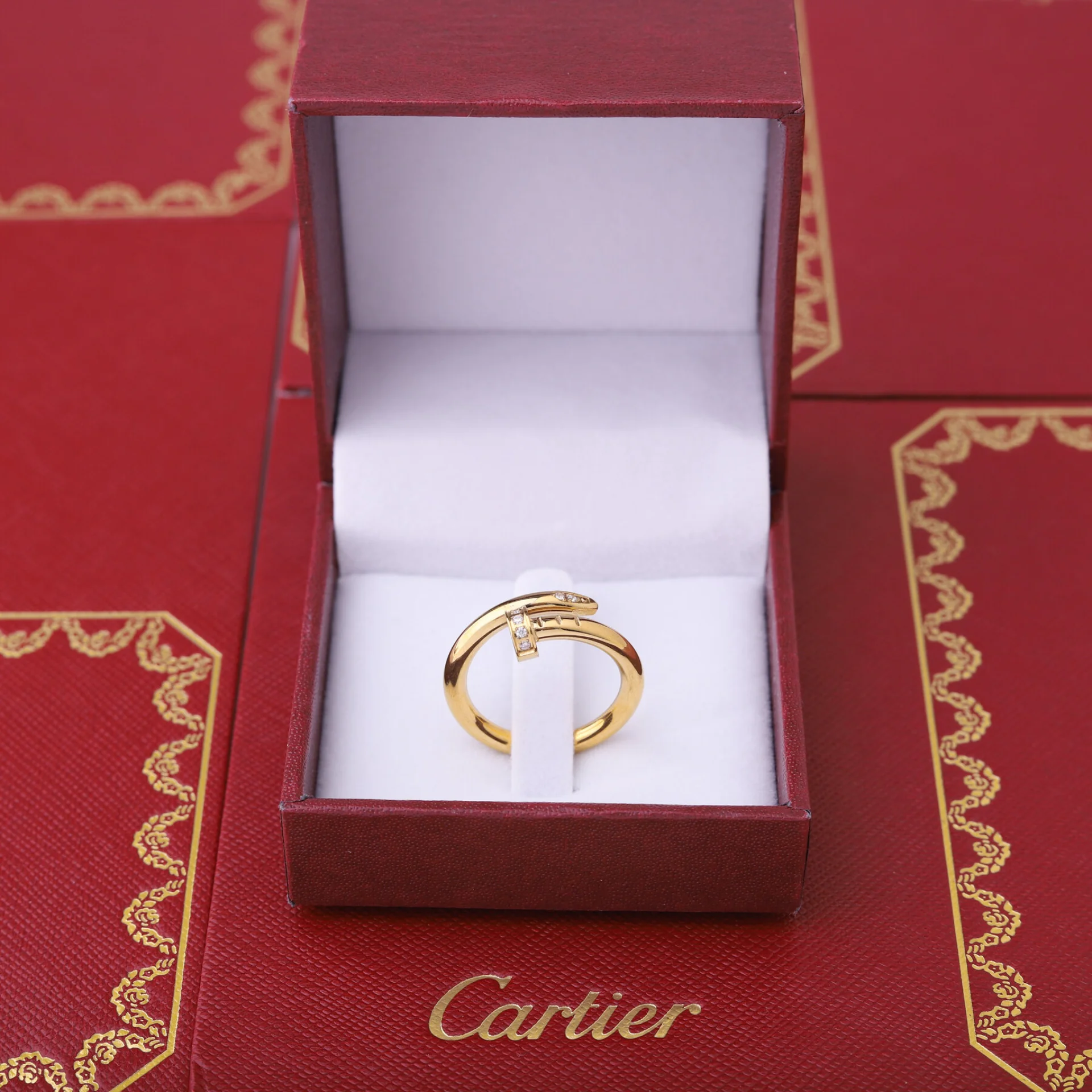 خاتم كارتير مسمار زركون فضي او ذهبي  - Cartier Ring